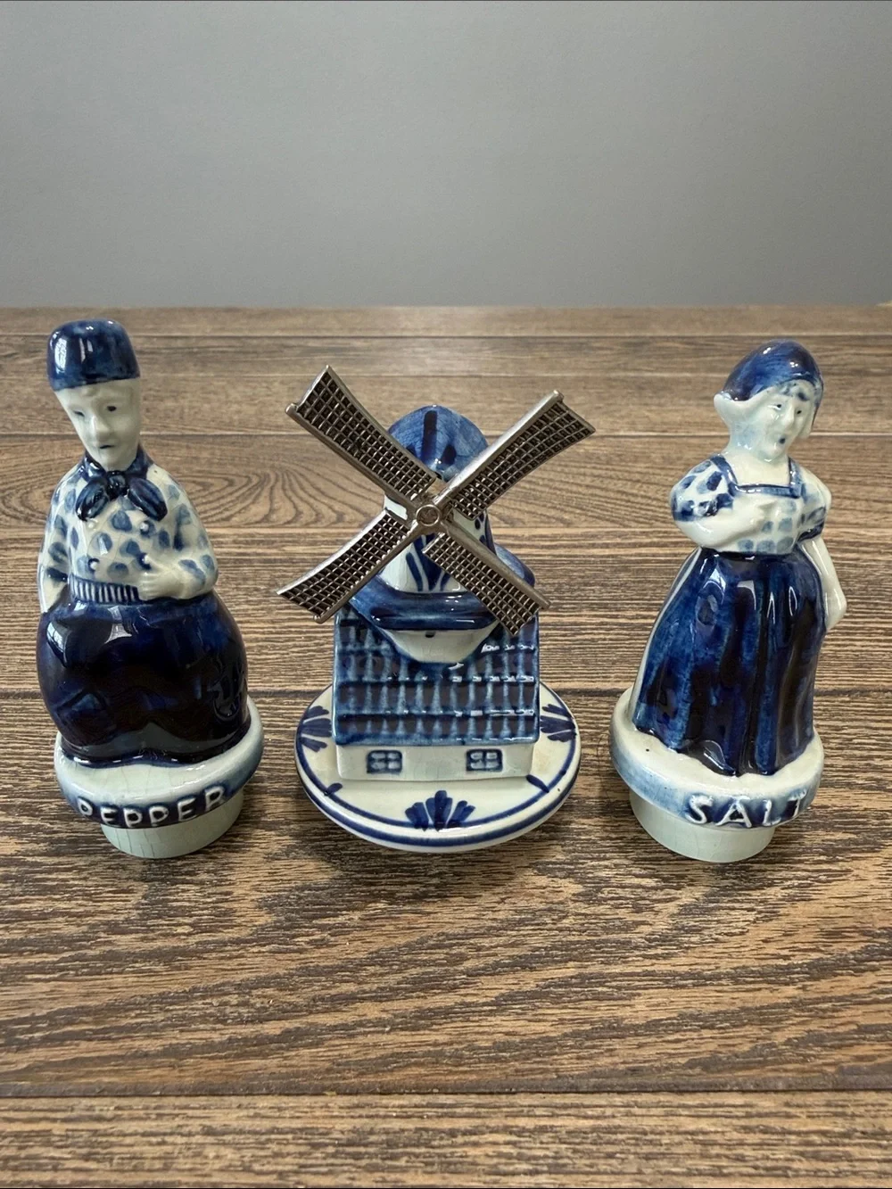 RARE FIND VTG Holland Blue and White Delft-Style Windmill Salt & Pepper Set